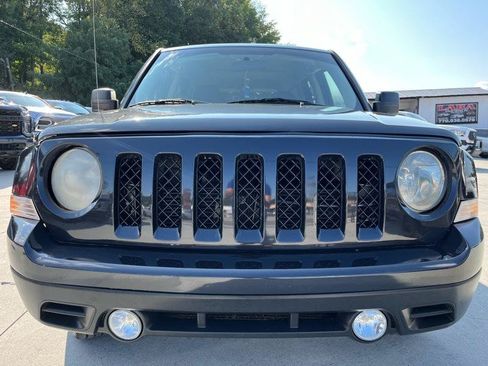 Used 2014 Jeep Patriot Latitude FWD image 2