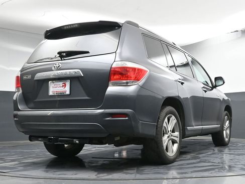 Used 2013 Toyota Highlander Limited image 28