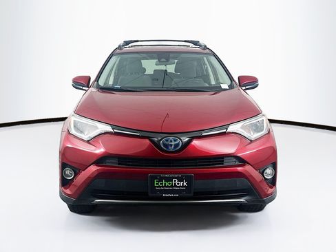 Used 2018 Toyota RAV4 XLE AWD/4WD image 2
