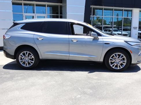Used 2023 Buick Enclave Essence w/ Experience Buick Package FWD image 10