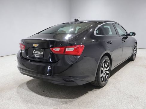 Used 2017 Chevrolet Malibu LT w/ Leather Package FWD image 2