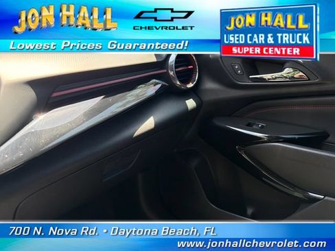 Used 2025 Chevrolet Trax RS FWD image 28