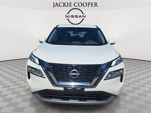 Used 2023 Nissan Rogue SV FWD image 2