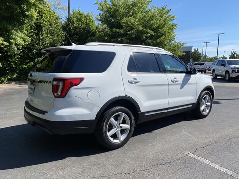 Used 2019 Ford Explorer XLT w/ Equipment Group 202A FWD image 9