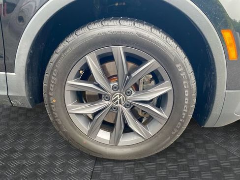 Used 2023 Volkswagen Tiguan SE FWD image 37