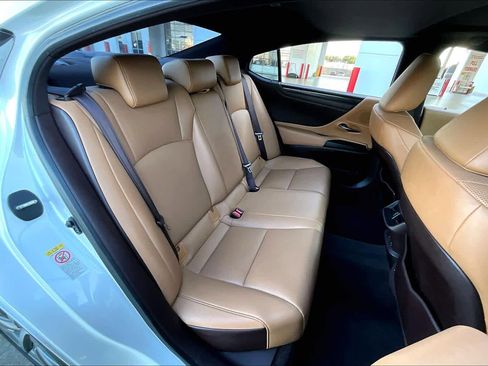 Used 2019 Lexus ES 350 w/ Accessory Package 2 image 18