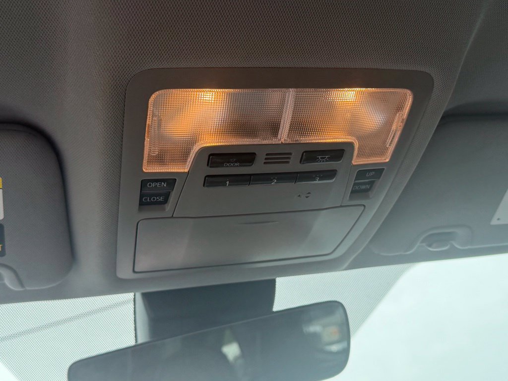 Used 2019 Toyota Highlander XLE FWD image 28