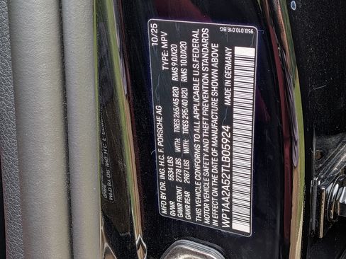 Certified 2026 Porsche Macan AWD/4WD image 28