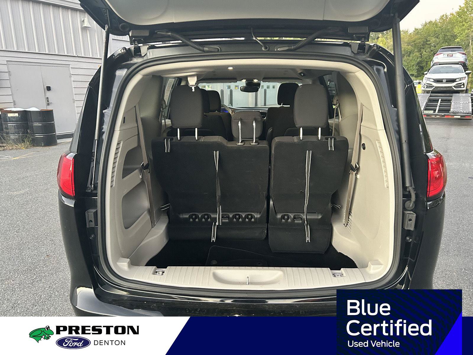 Used 2024 Chrysler Voyager LX FWD image 6