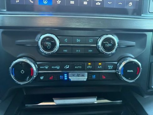 Used 2024 Ford F450 Lariat w/ Lariat Ultimate Package AWD/4WD image 28
