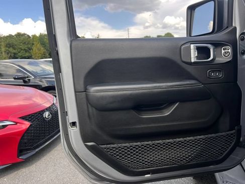Used 2020 Jeep Gladiator Overland AWD/4WD image 10