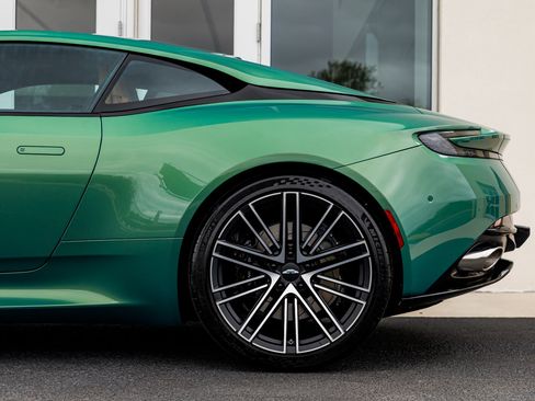 Used 2025 Aston Martin DB12 image 9