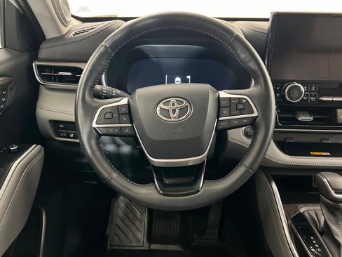 Used 2023 Toyota Highlander Limited AWD/4WD image 13