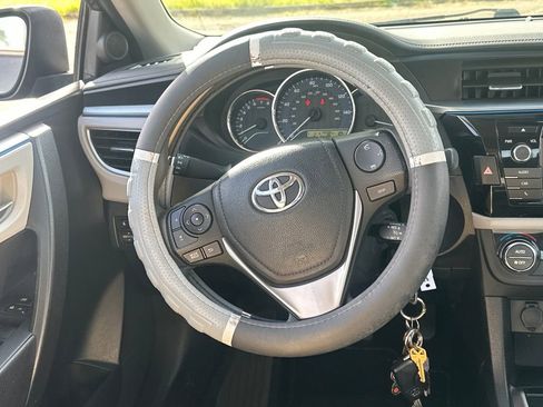 Used 2014 Toyota Corolla LE FWD image 17