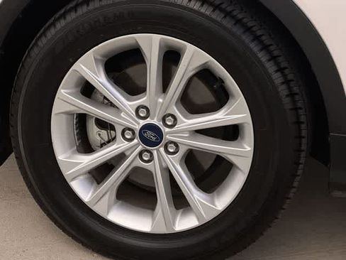 Used 2018 Ford Escape SE w/ SE Sync 3 Package FWD image 9