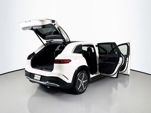 Used 2023 Mercedes-Benz EQS 580 4MATIC SUV w/ Acoustic Comfort Package image 24