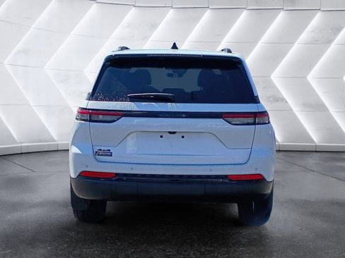 Certified 2025 Jeep Grand Cherokee Altitude image 5