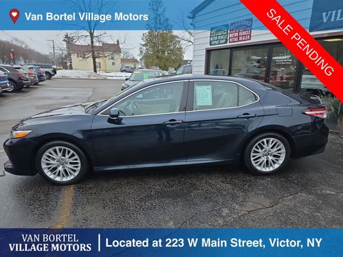 Used 2019 Toyota Camry XLE image 8