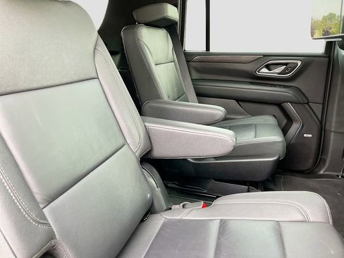 Used 2024 Chevrolet Suburban Z71 w/ Luxury Package AWD/4WD image 30