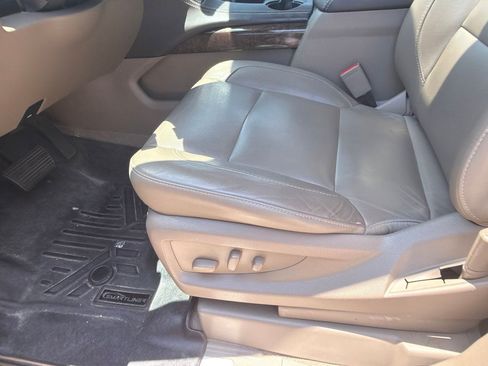 Used 2020 Chevrolet Suburban LT RWD image 5