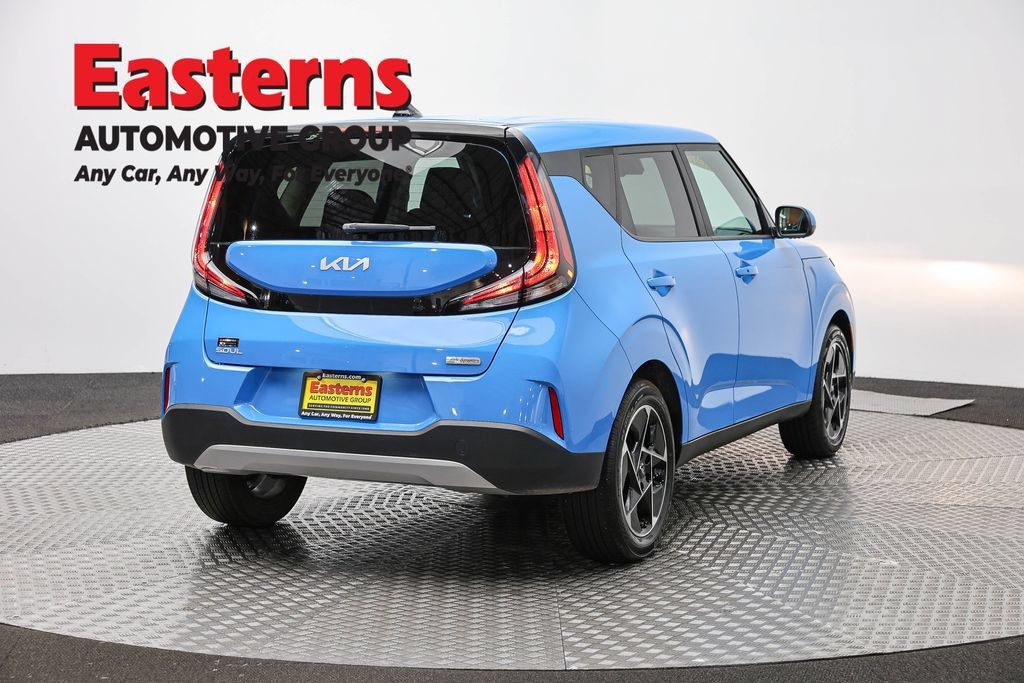 Used 2023 Kia Soul EX FWD image 7