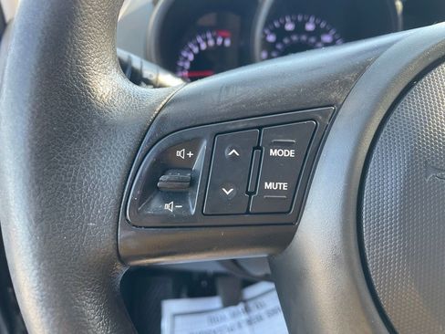 Used 2013 Kia Soul FWD image 24