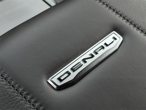 Used 2025 GMC Yukon Denali w/ Denali Reserve Package image 31