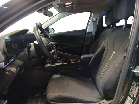 Certified 2024 Hyundai Elantra SEL w/ Convenience Package image 9