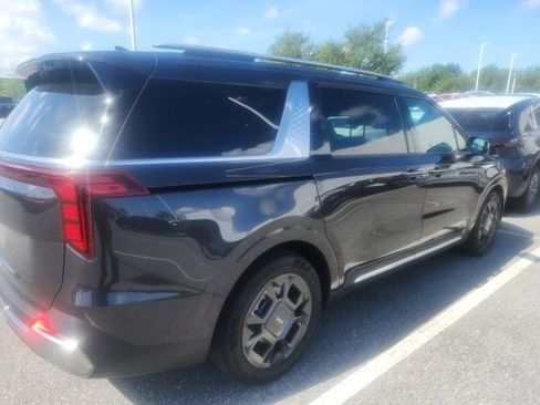 Used 2025 Kia Carnival SX image 2