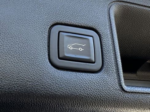 Used 2022 GMC Terrain SLT image 38