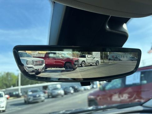 Used 2022 Buick Envision Avenir w/ Technology Package II image 23