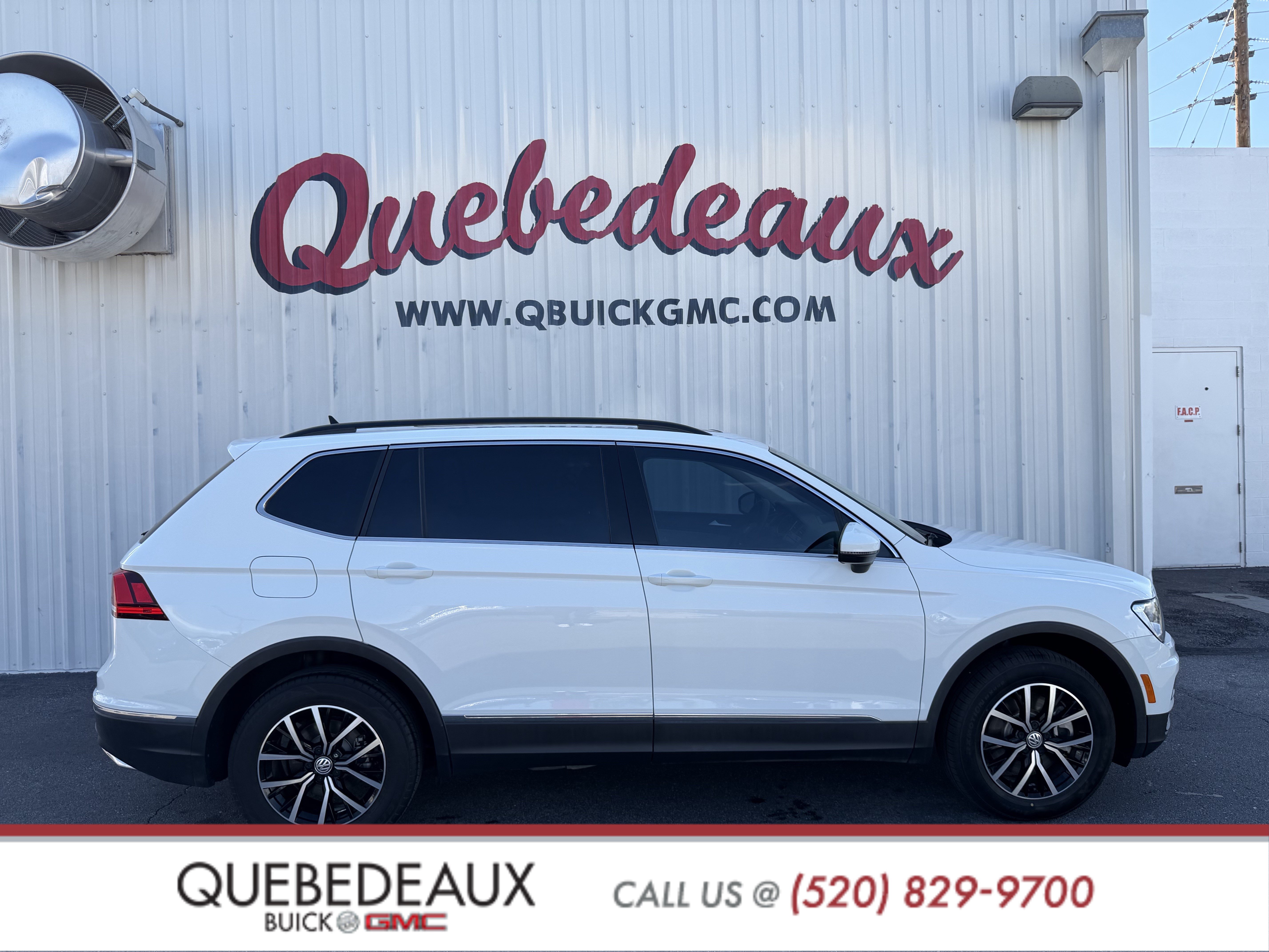 Used 2021 Volkswagen Tiguan SE w/ Panoramic Sunroof Package FWD image 8