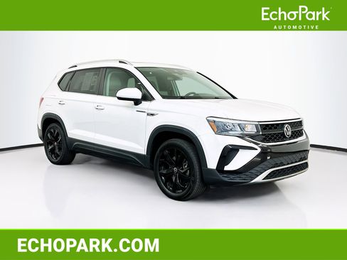 Used 2022 Volkswagen Taos SE w/ Panoramic Sunroof Package image 1