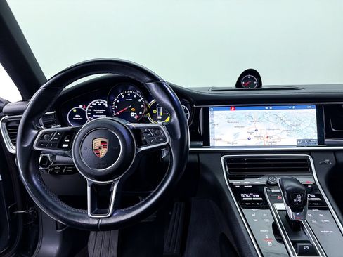 Used 2018 Porsche Panamera image 8