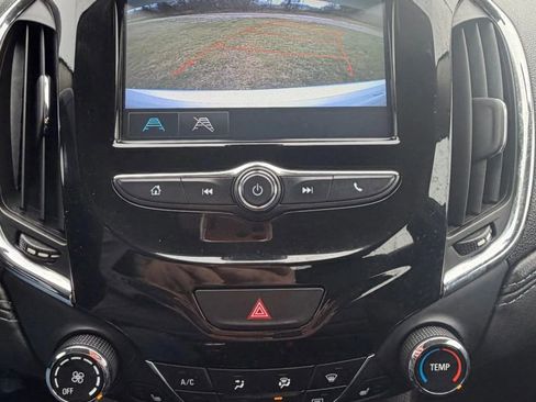 Used 2018 Chevrolet Cruze Premier image 23