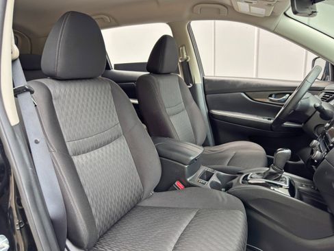 Used 2019 Nissan Rogue SV w/ Premium Package FWD image 36