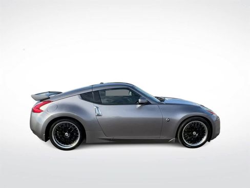 Used 2010 Nissan 370Z Touring w/ Sport Pkg image 9