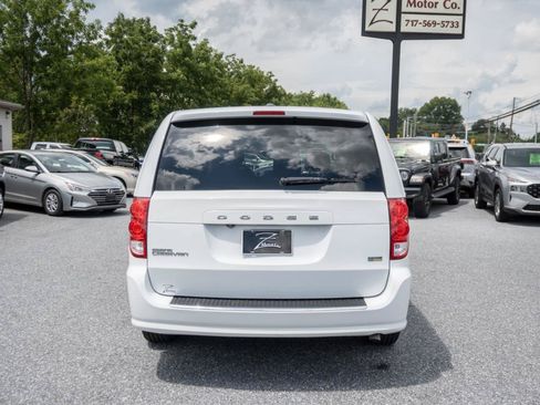 Used 2018 Dodge Grand Caravan SE w/ UConnect Hands-Free Group FWD image 10