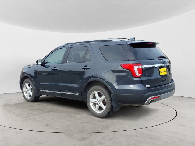 Used 2017 Ford Explorer XLT w/ Equipment Group 202A AWD/4WD image 7