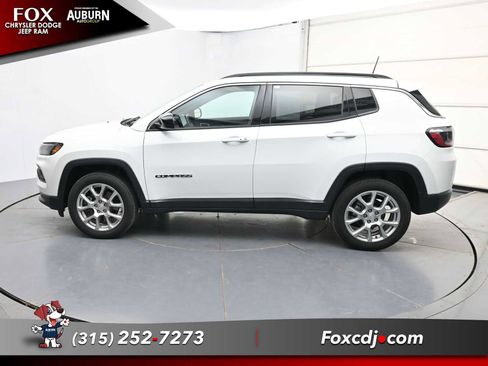 Used 2023 Jeep Compass Latitude AWD/4WD image 18