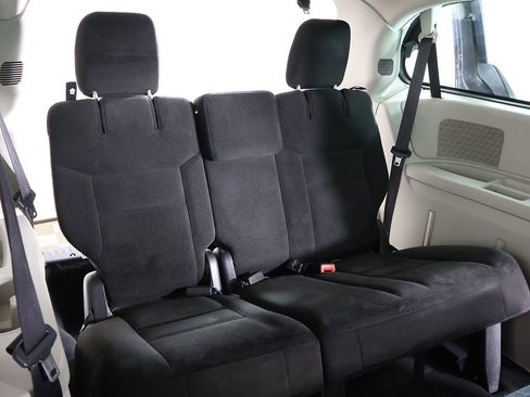 Used 2016 Dodge Grand Caravan American Value Package image 28