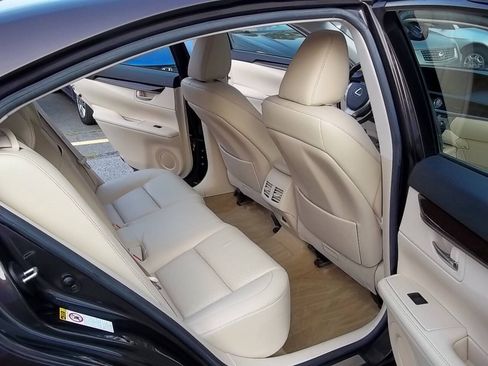 Used 2013 Lexus ES 350 w/ Luxury Pkg FWD image 11