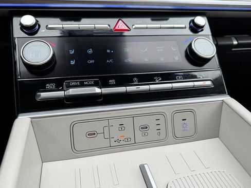 Certified 2025 Hyundai Santa Fe Limited AWD/4WD image 20