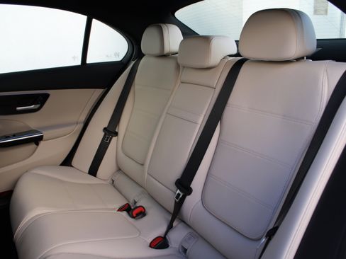 Used 2025 Mercedes-Benz C 300 Sedan image 23