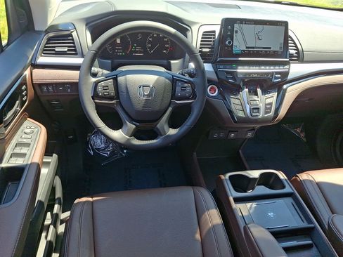 Certified 2025 Honda Odyssey Touring image 12