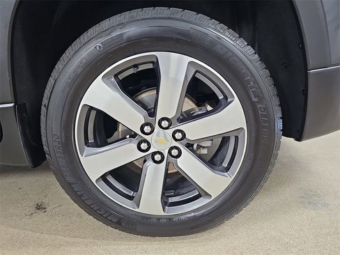 Certified 2020 Chevrolet Traverse LT w/ LT Premium Package image 41