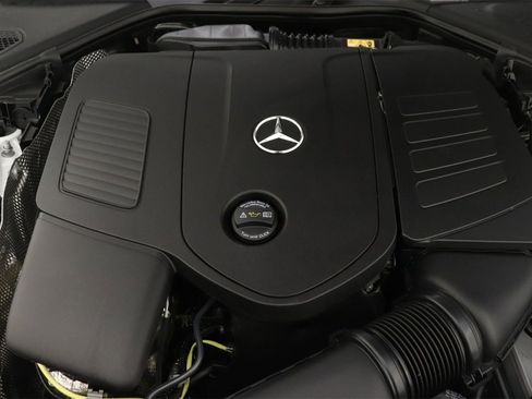 Used 2025 Mercedes-Benz E 350 4MATIC Sedan image 11
