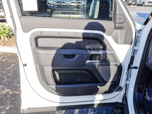 Used 2024 Land Rover Defender 110 X-Dynamic SE image 22