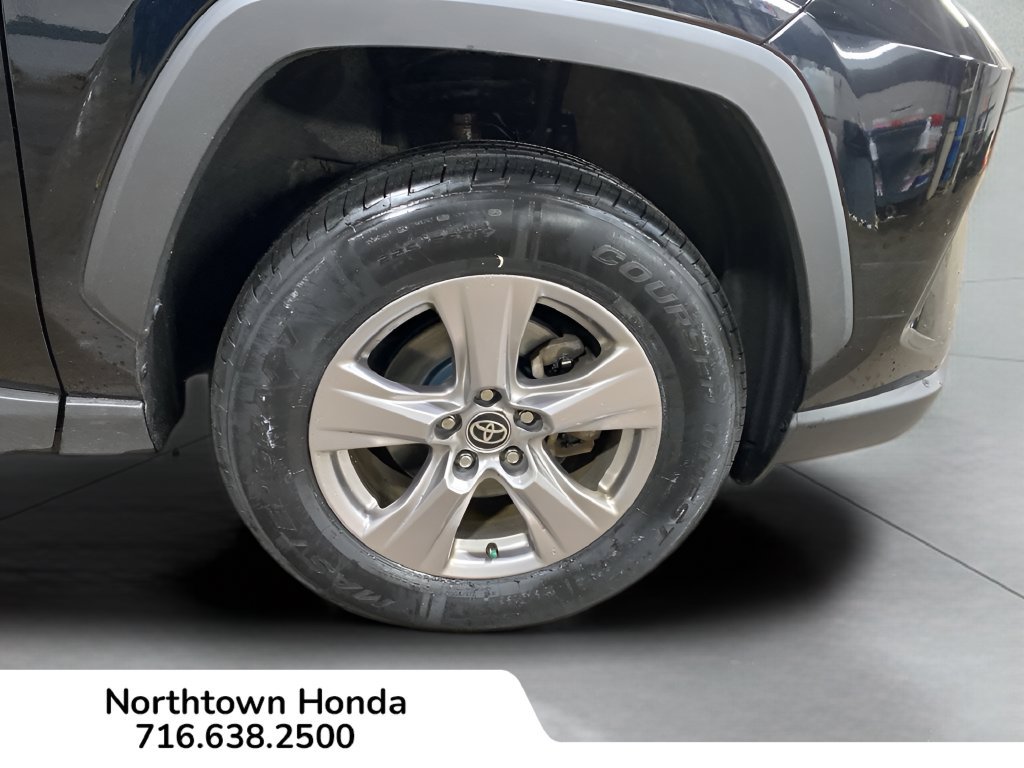 Used 2023 Toyota RAV4 XLE AWD/4WD image 11