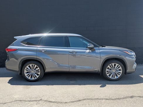 Used 2023 Toyota Highlander Platinum AWD/4WD image 10